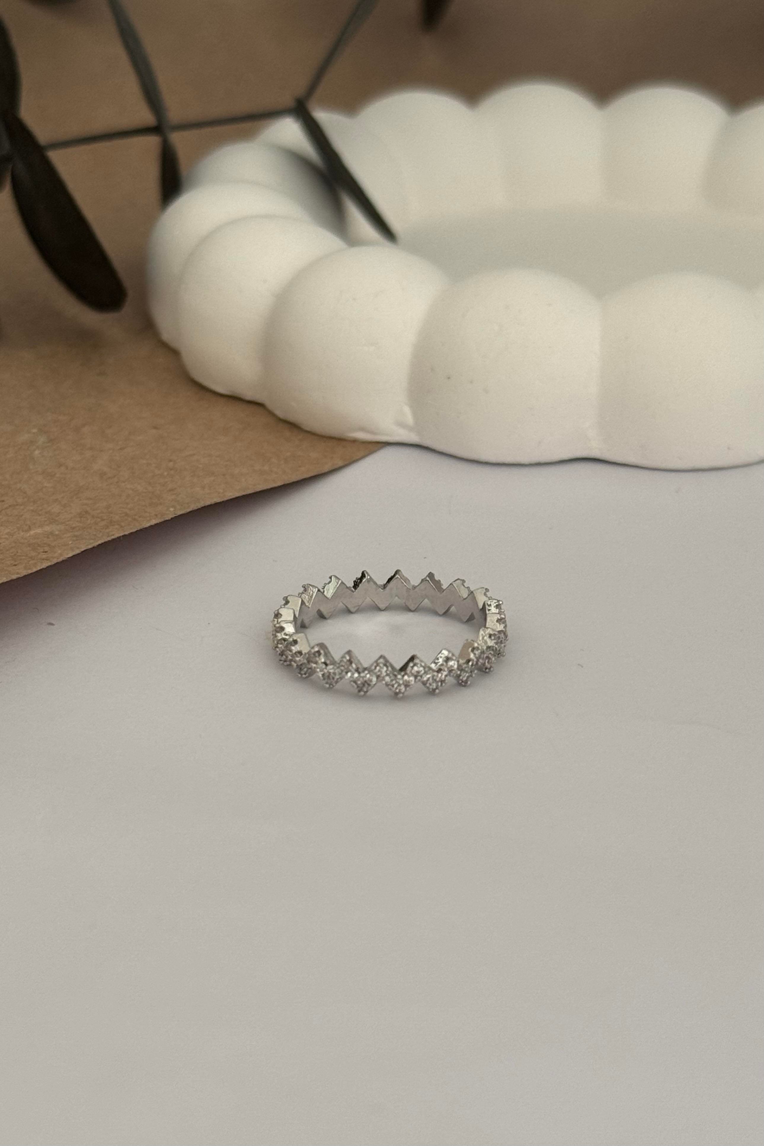 Zig Zag Taşlı Yüzük