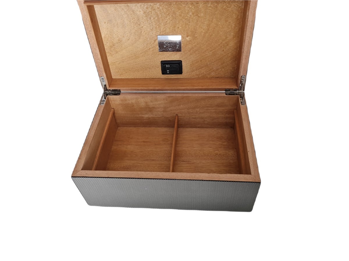 Basic German Humidor Puro Kutusu Dijital Nem Carbon 30's
