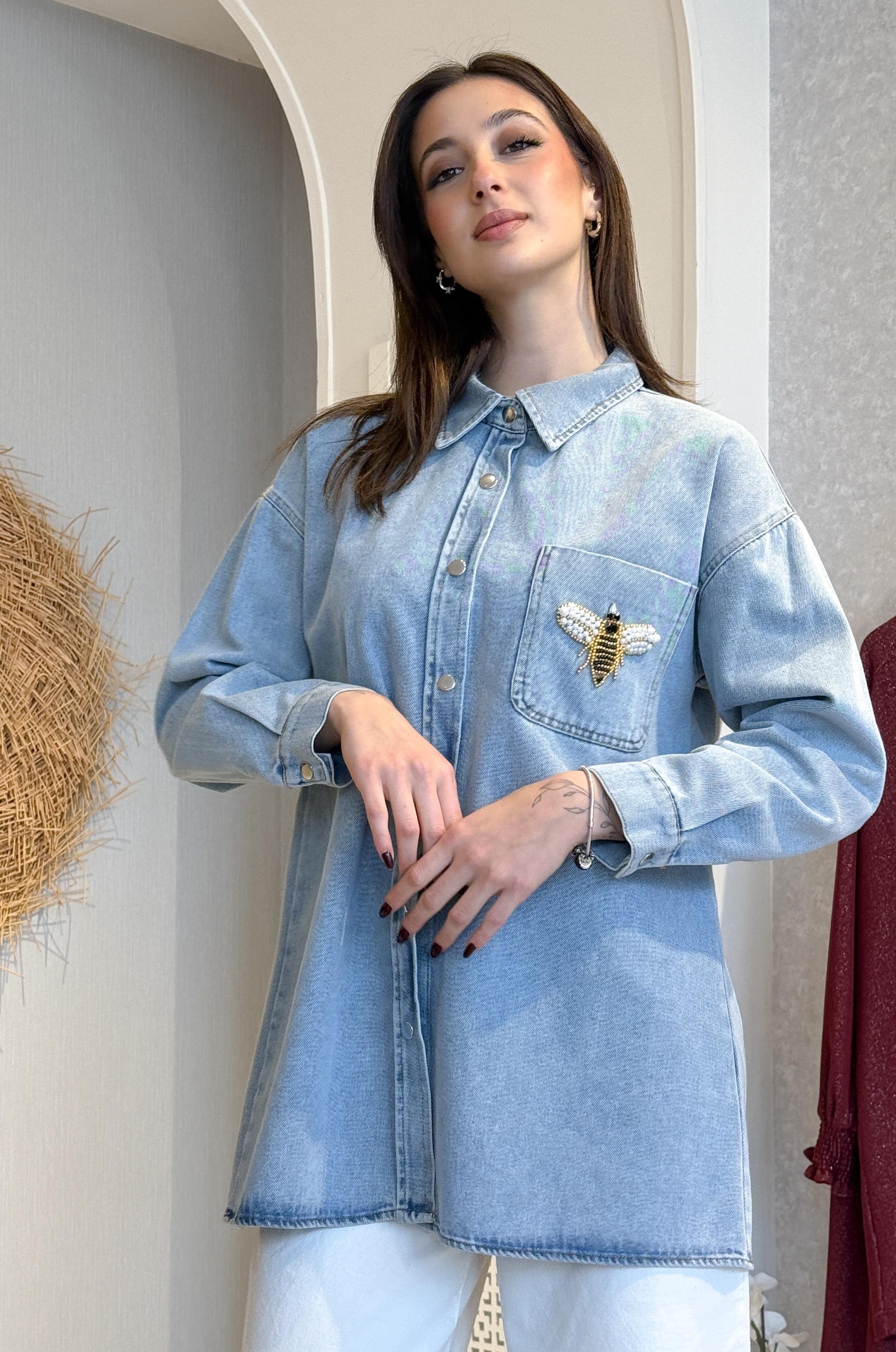 Arı Broşlu Denim Gömlek - Mavi