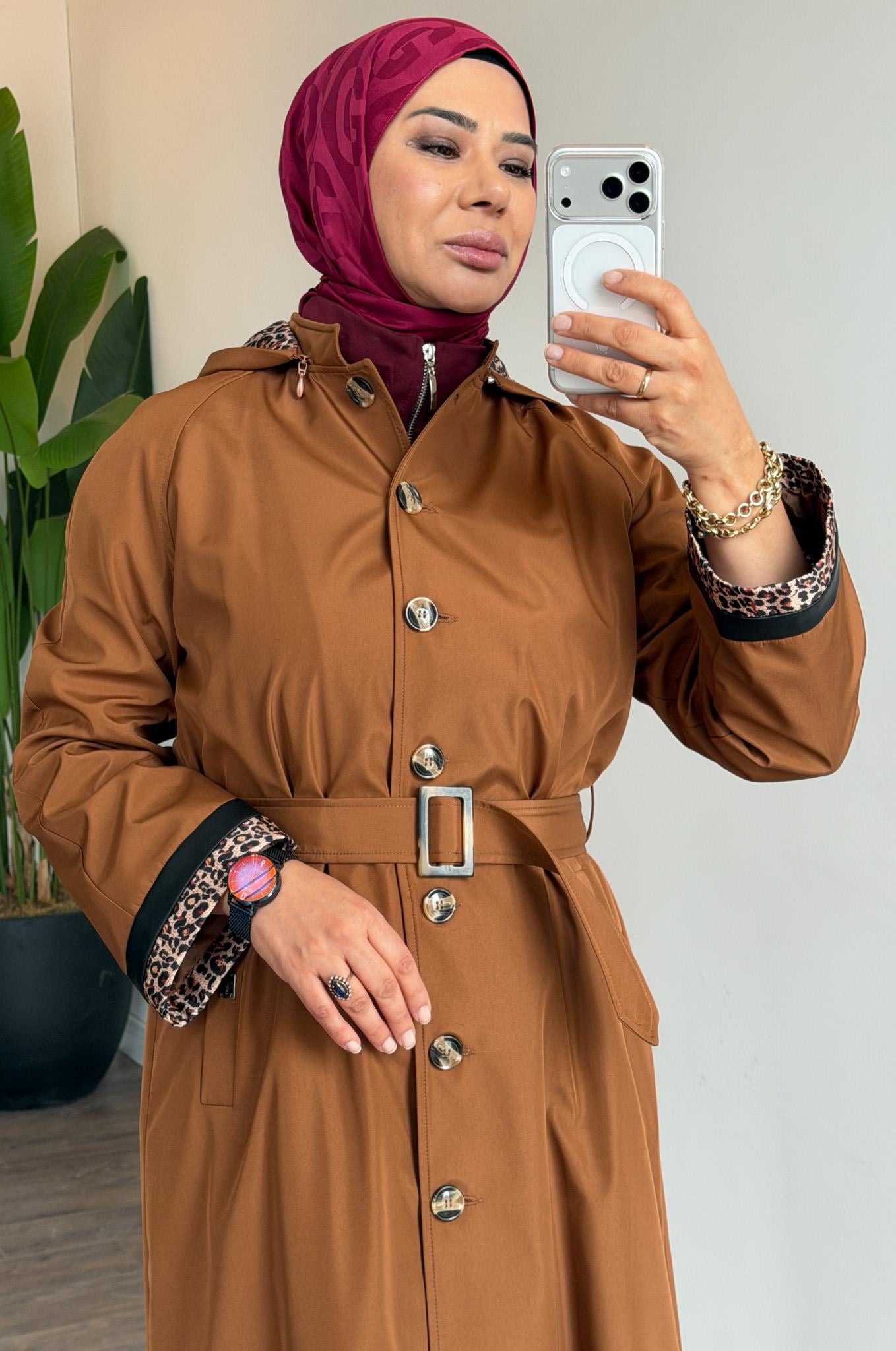 İçi Kürklü ve Kol Leopar Detaylı Kemerli Trençkot - Taba
