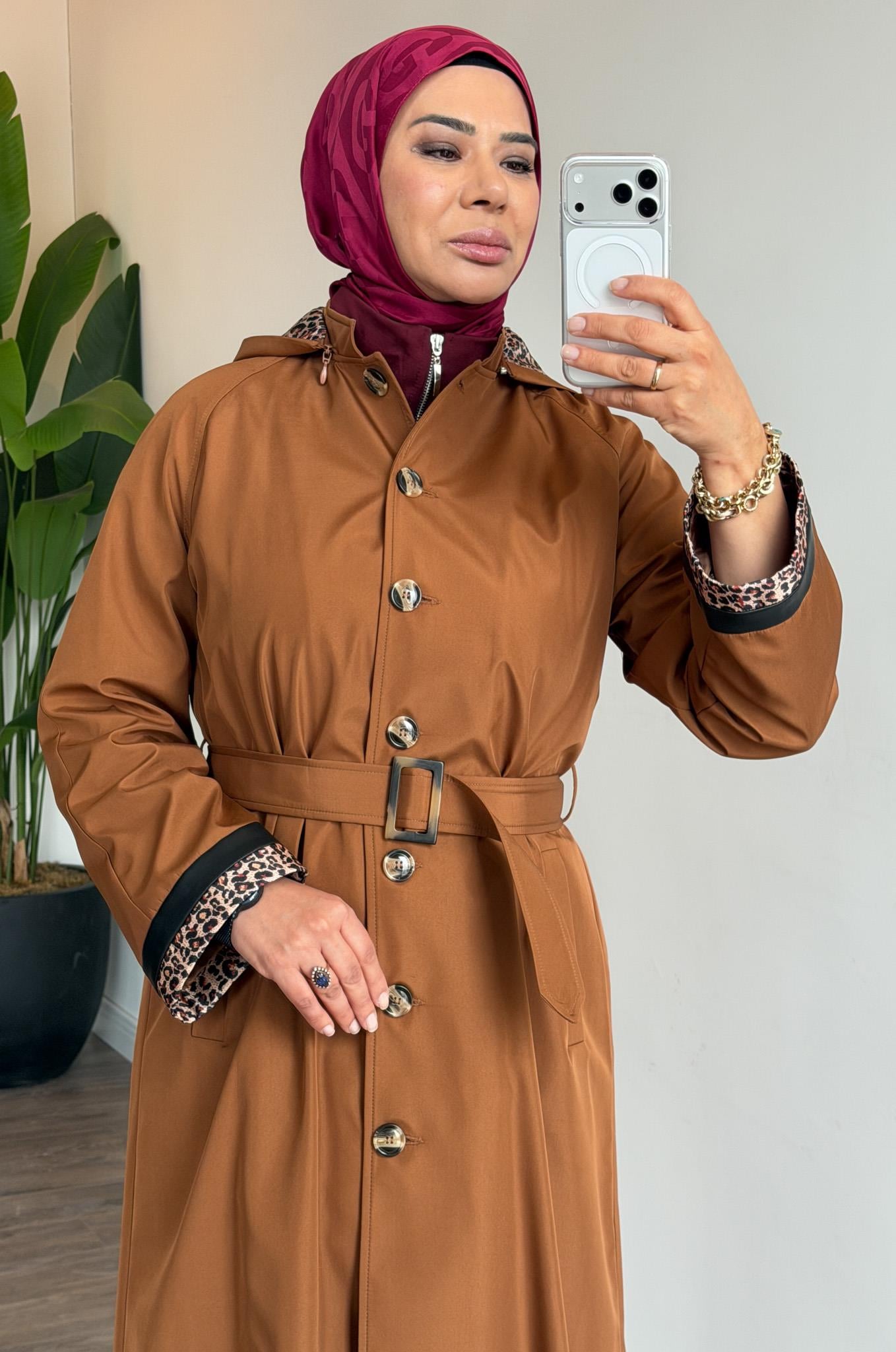 İçi Kürklü ve Kol Leopar Detaylı Kemerli Trençkot - Taba
