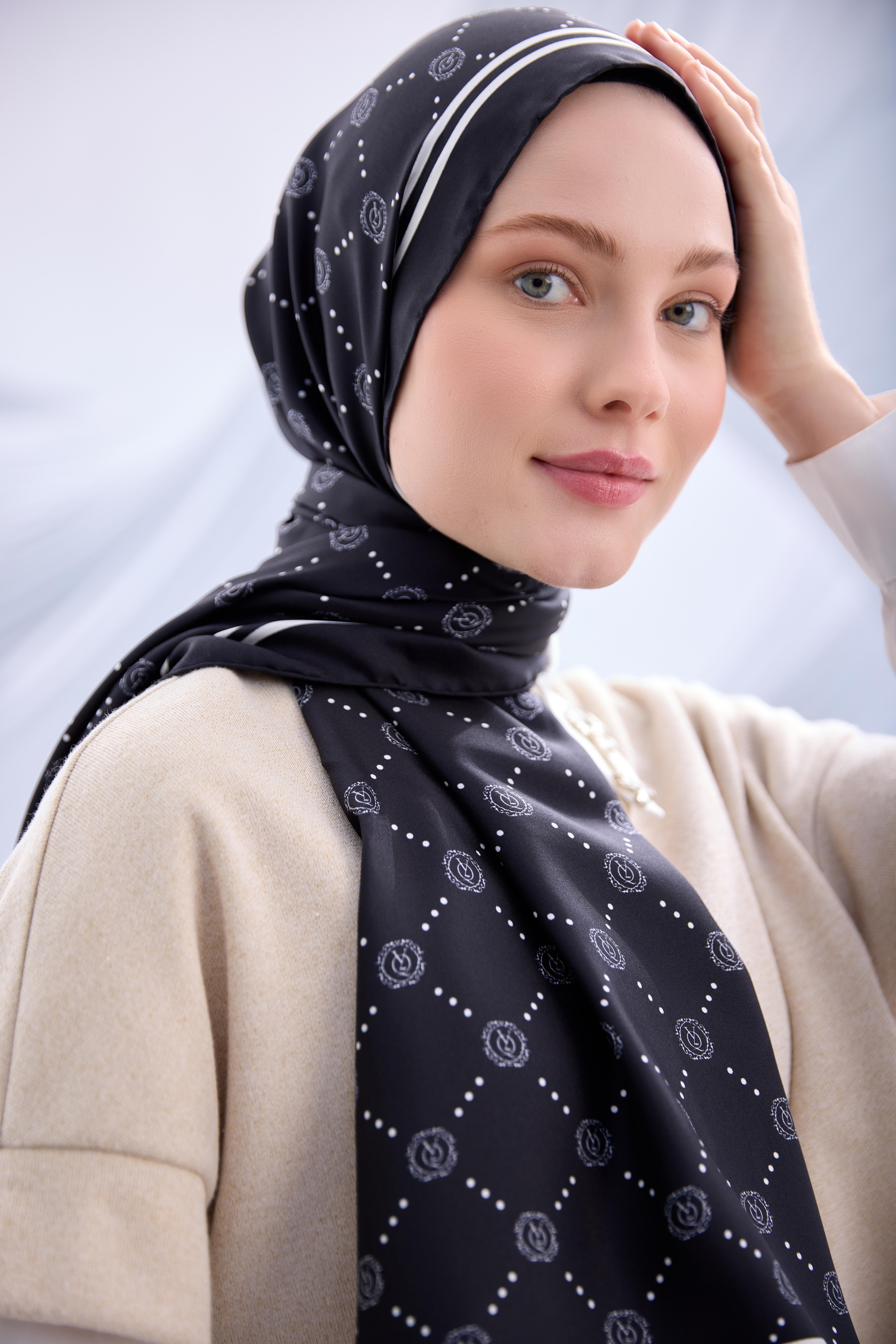 Yaqa Twill İpek Monogram Şal - YQ02002 - Siyah