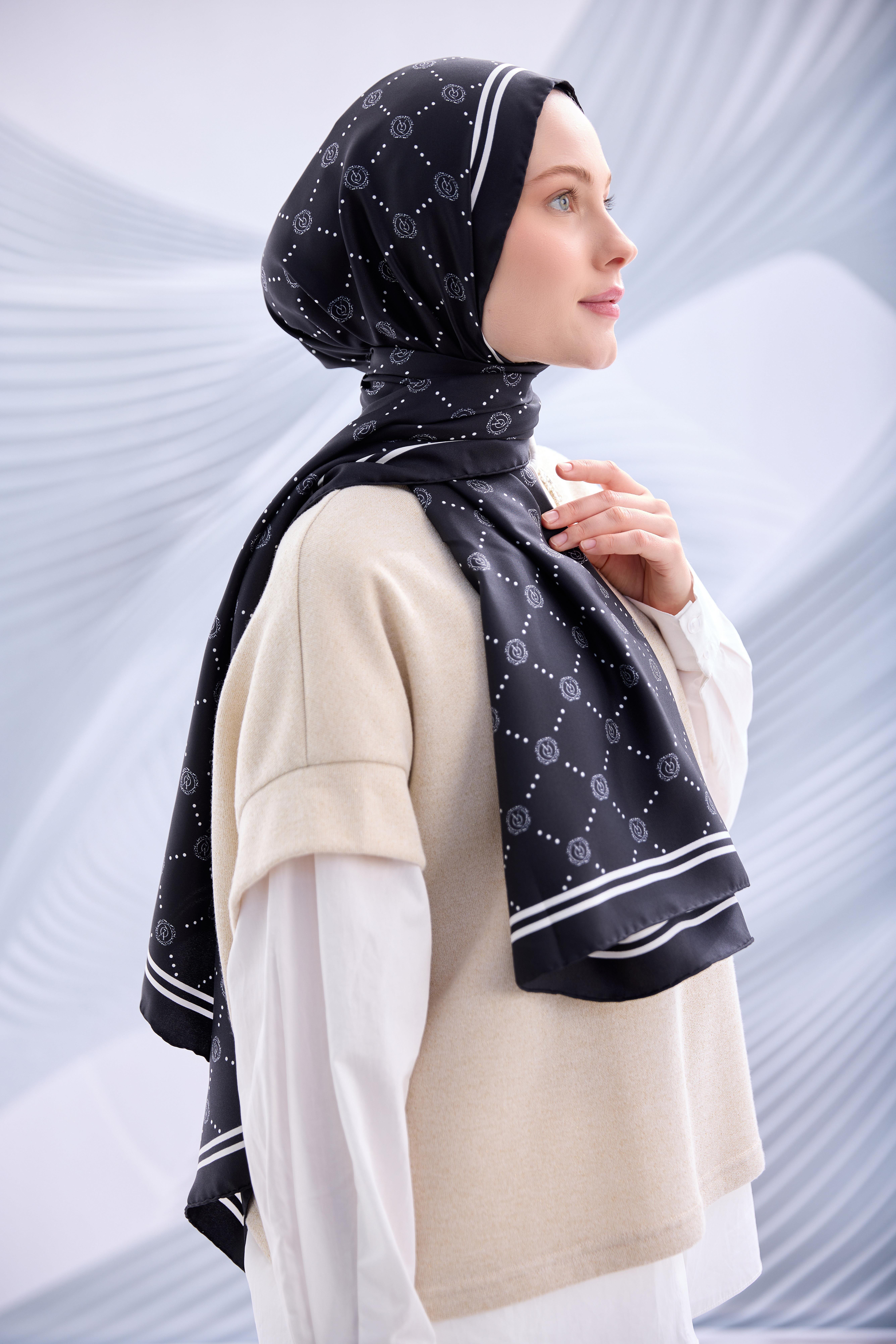 Yaqa Twill İpek Monogram Şal - YQ02002 - Siyah