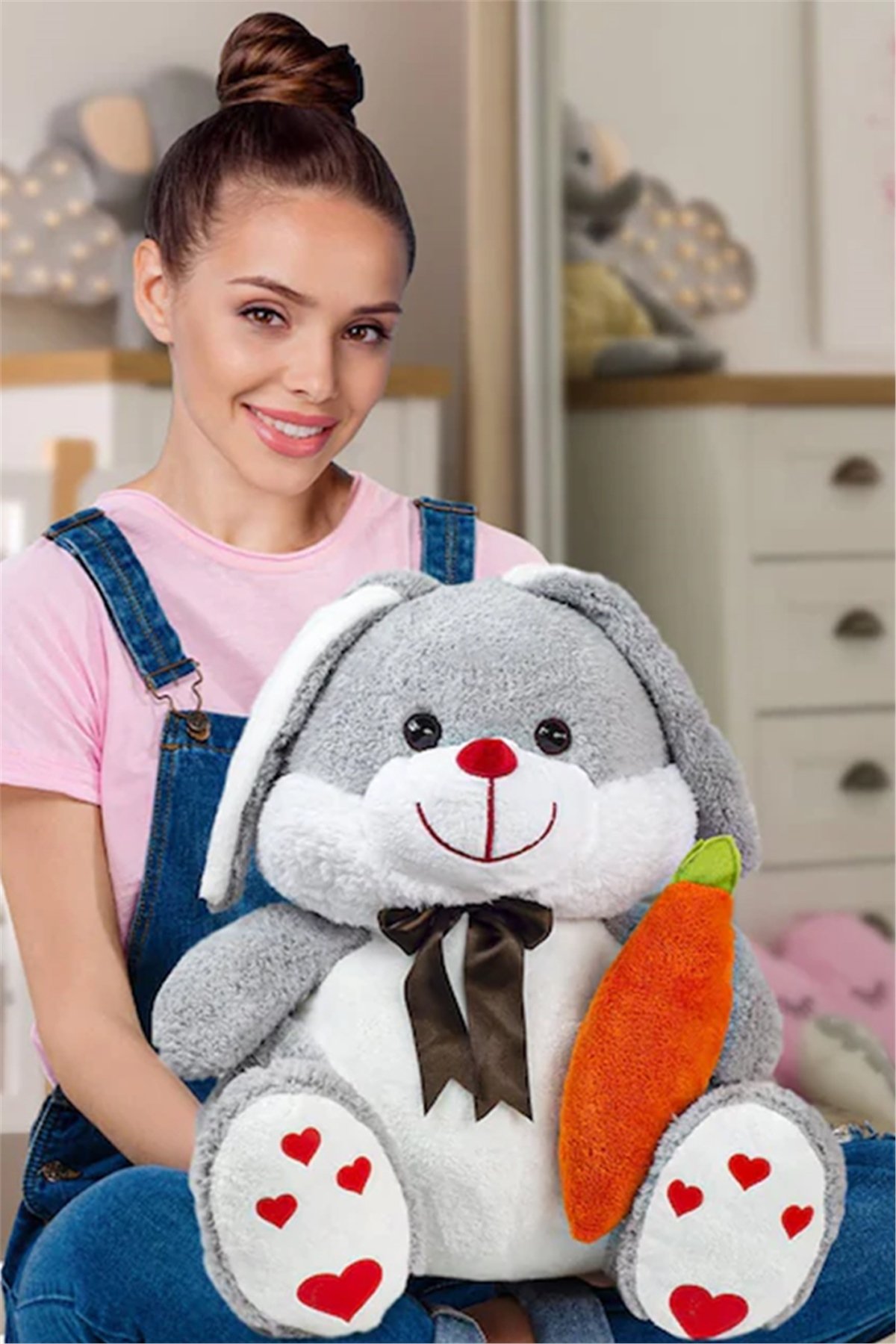 80 cm Havuçlu Gri Peluş Tavşan