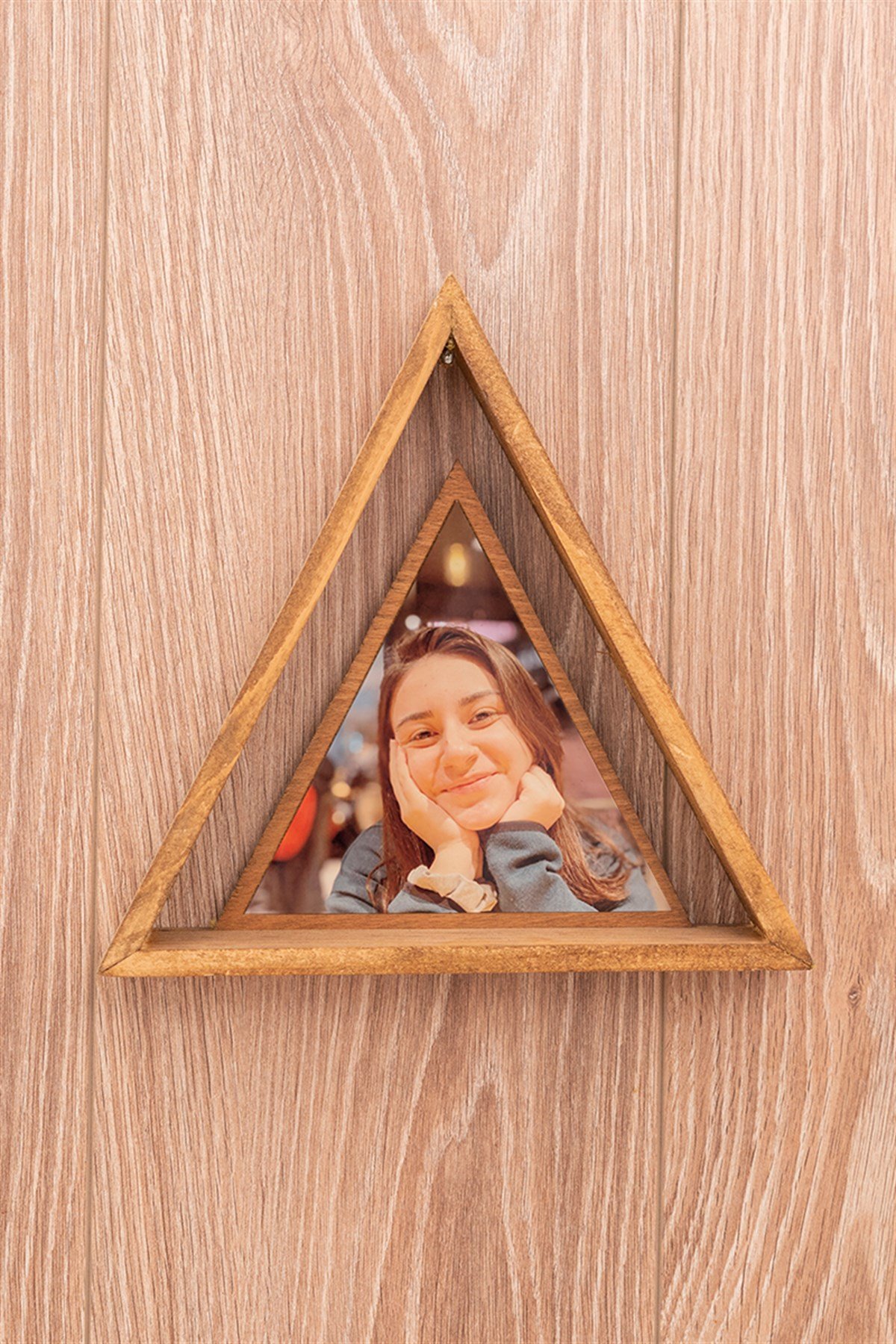 Ahşap Üçgen Masa Üstü ve Duvar Çerçevesi