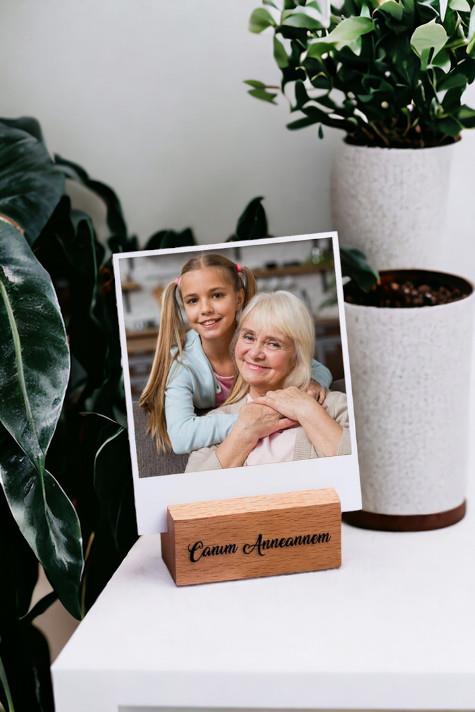 Anneanneye Babaanneye Hediye Ahşap Standlı Polaroid Fotoğraf Seti