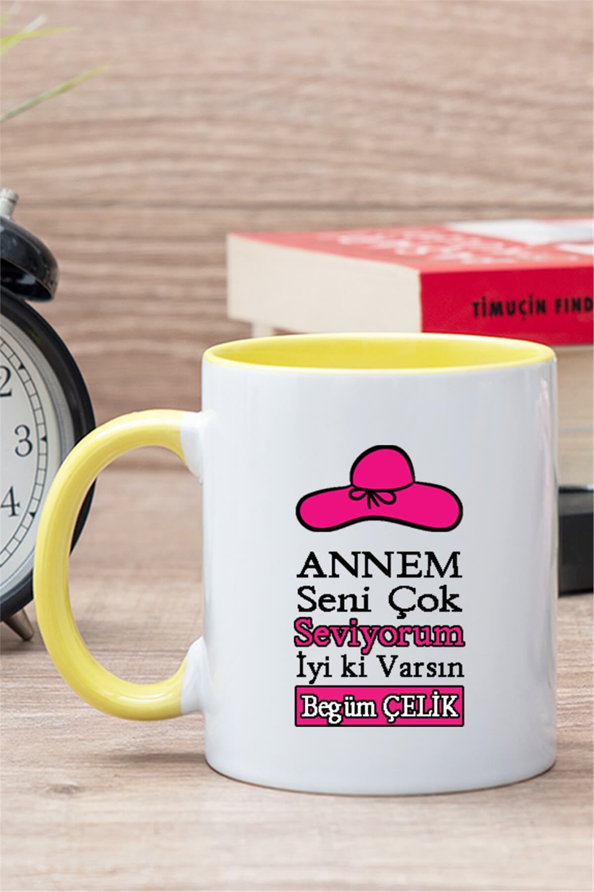 Anneye Hediye İsimli İçi Renkli Kupa Bardak