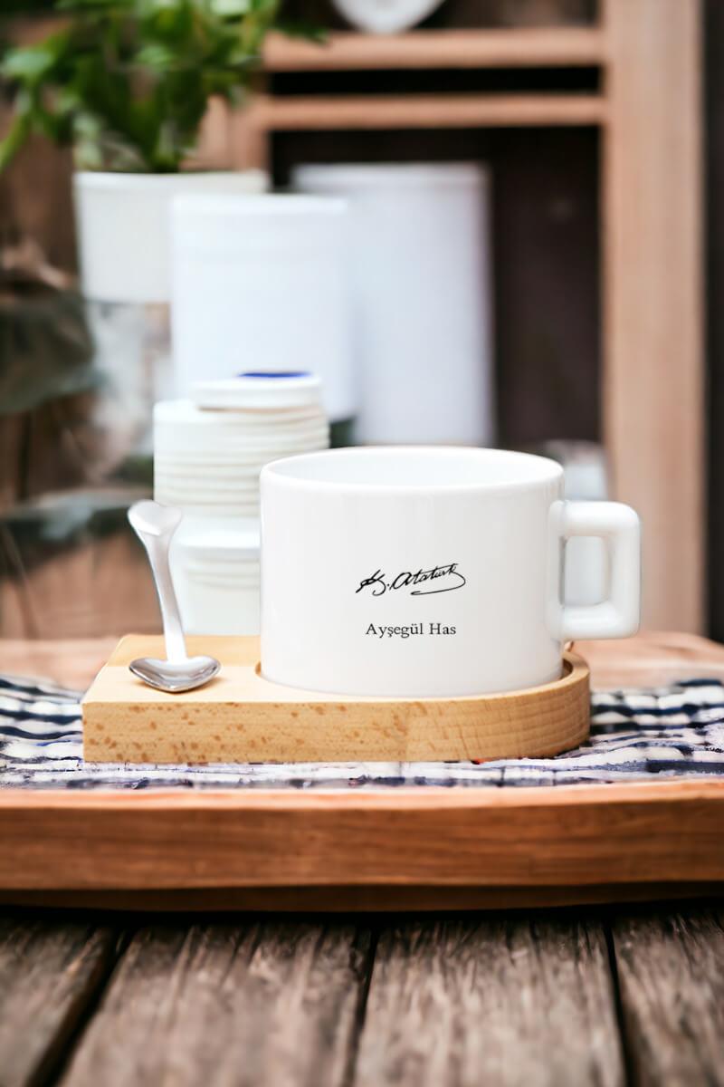 Atatürk İmzalı İsme Özel Ahşap Altlıklı Fincan