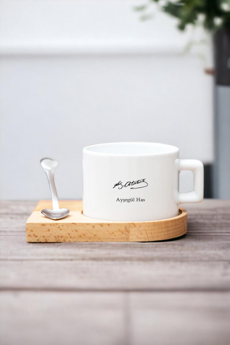 Atatürk İmzalı İsme Özel Ahşap Altlıklı Fincan