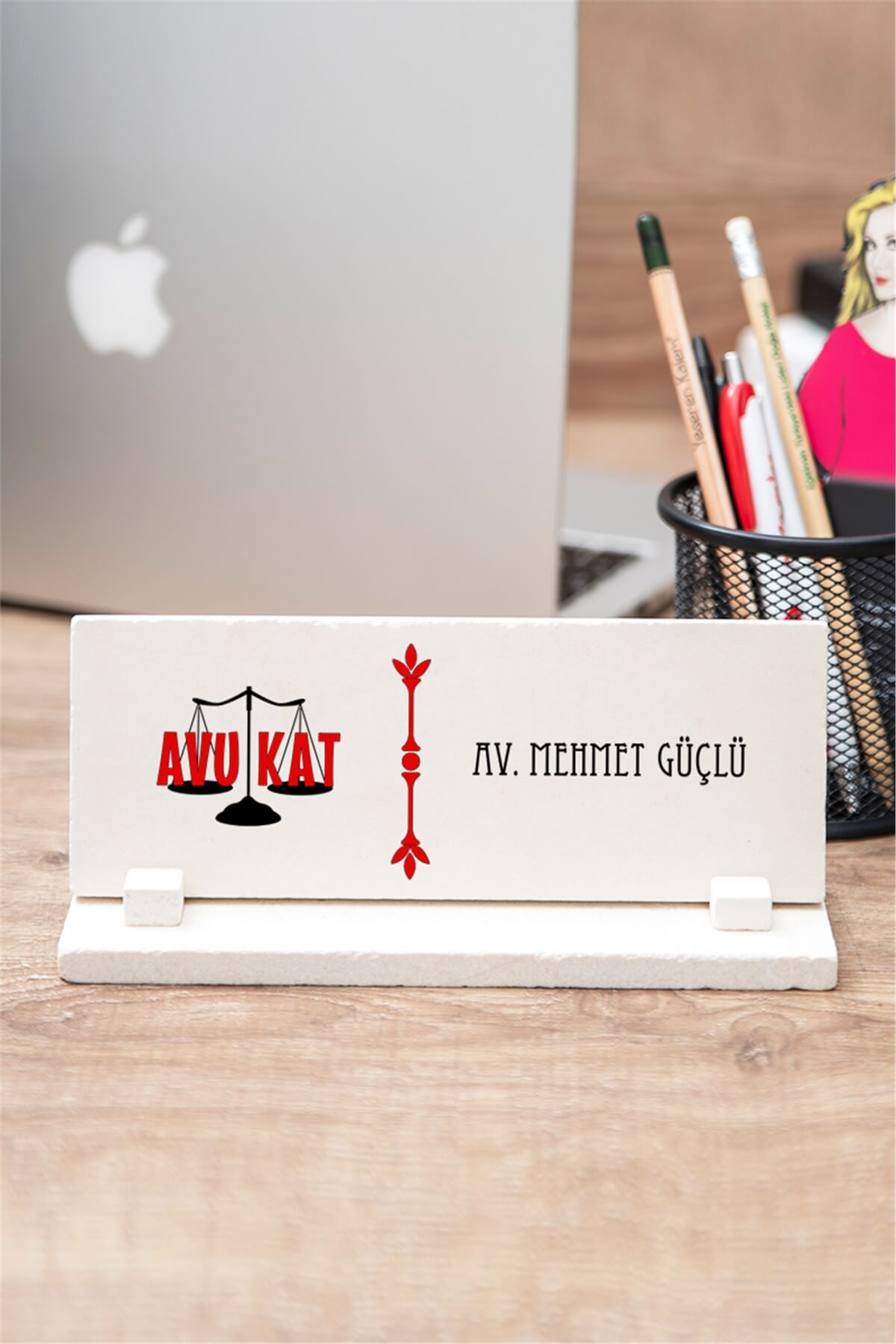 Avukat Taş Masa İsimliği