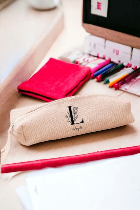 Baş Harfli Çiçek Tasarım Keten Bez Kalemlik