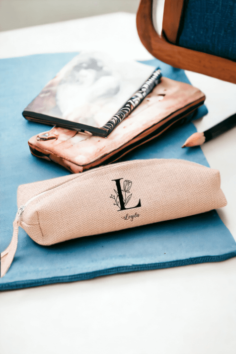 Baş Harfli Çiçek Tasarım Keten Bez Kalemlik