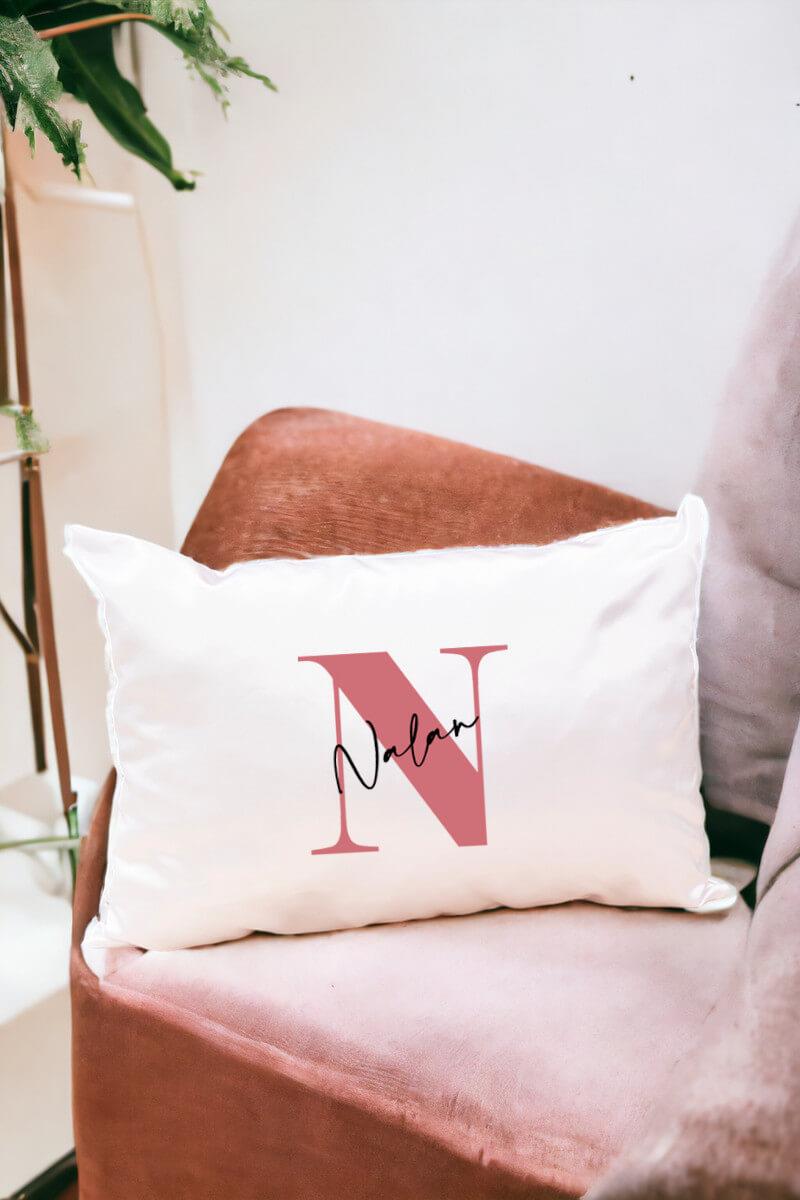 Baş Harfli Üzeri İsim Yazılı Dikdörtgen Yastık