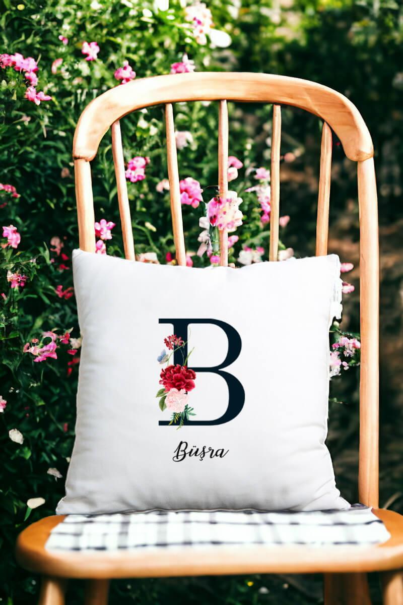 Baş Harfli ve İsimli Saten Kare Yastık
