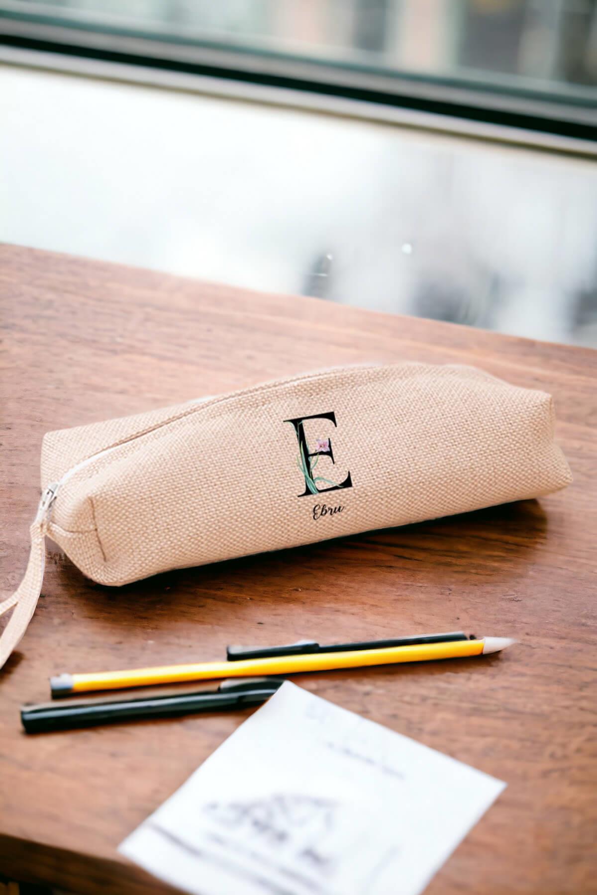 Baş Harfli Yaprak Tasarım Keten Bez Kalemlik