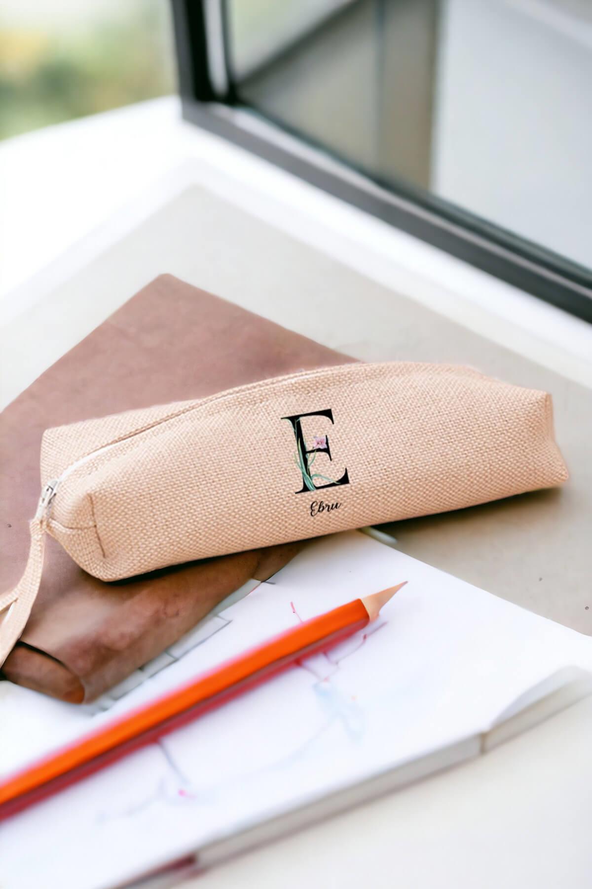 Baş Harfli Yaprak Tasarım Keten Bez Kalemlik