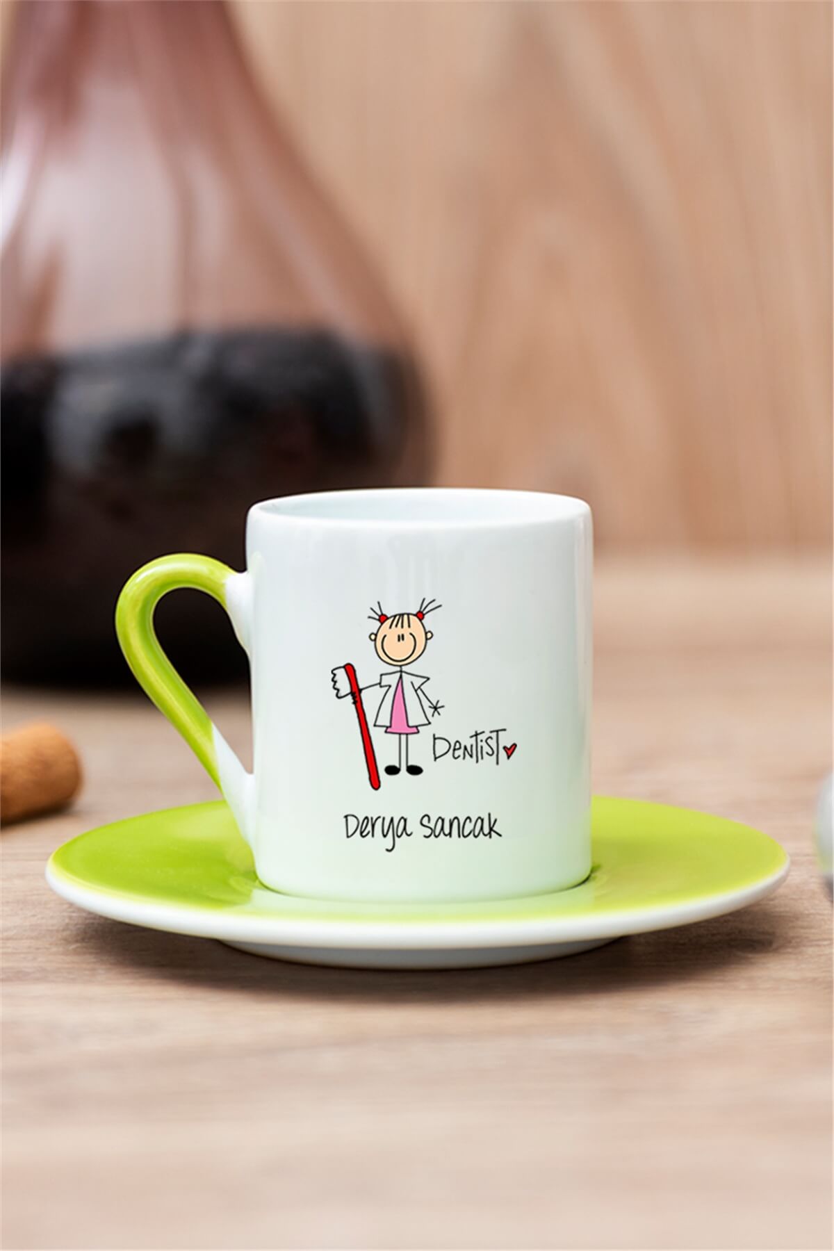 Bayan Diş Hekimi Karikatürü Renkli Türk Kahvesi Fincanı