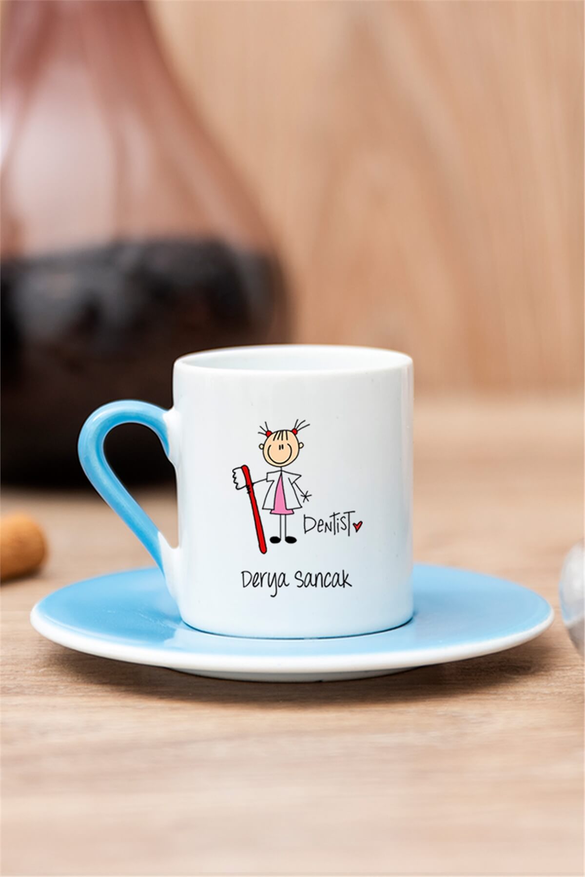 Bayan Diş Hekimi Karikatürü Renkli Türk Kahvesi Fincanı