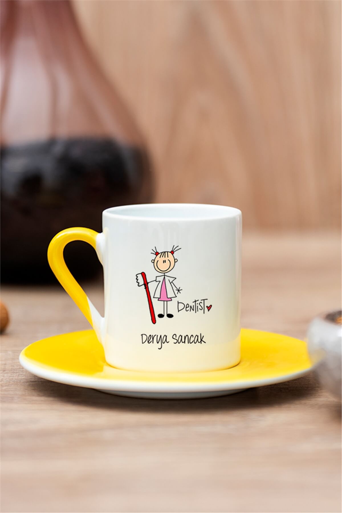 Bayan Diş Hekimi Karikatürü Renkli Türk Kahvesi Fincanı