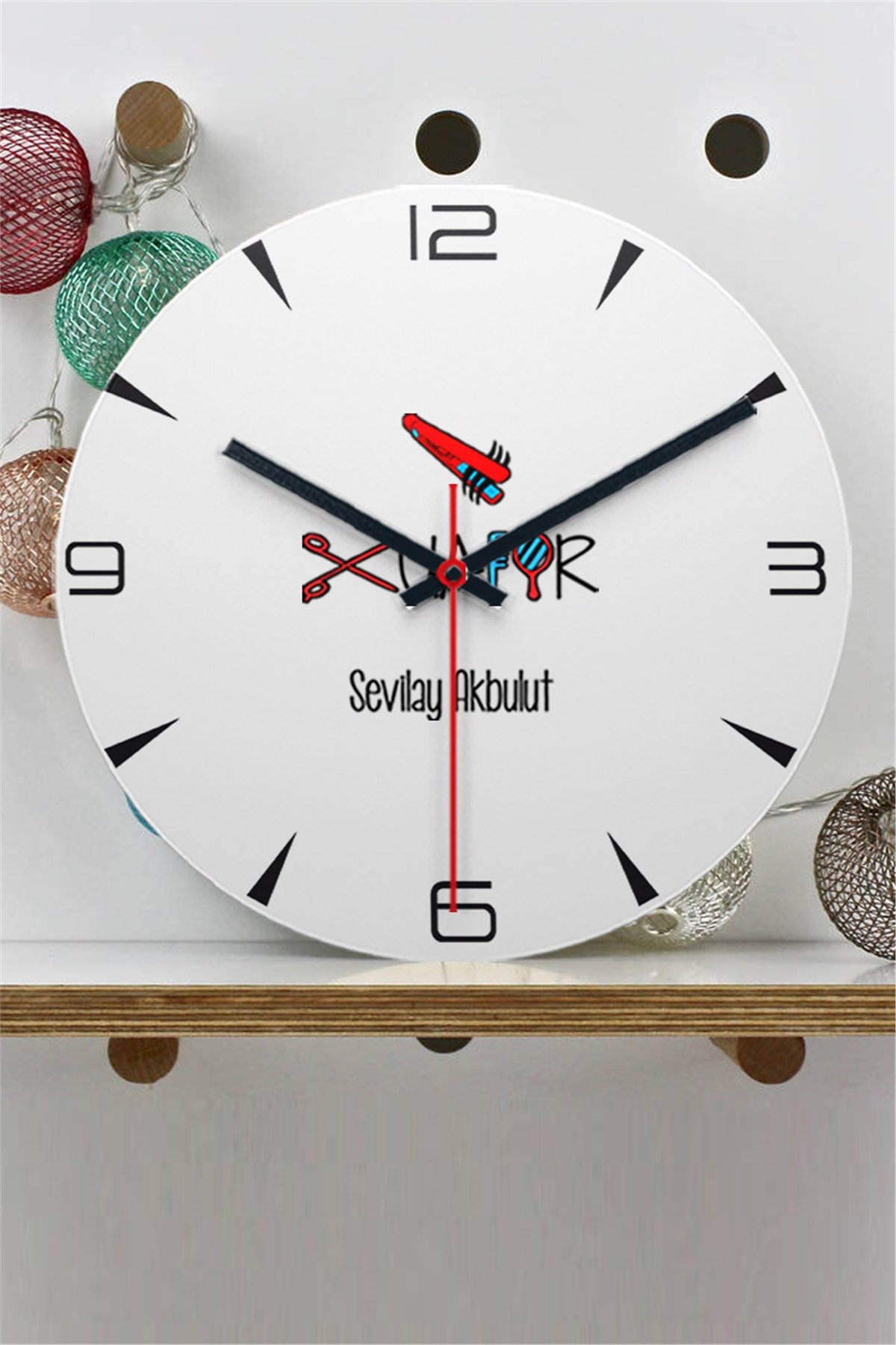 Bayan Kuaförü Ahşap Duvar Saati