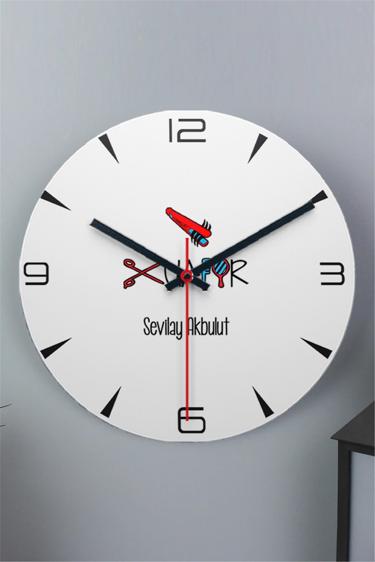 Bayan Kuaförü Ahşap Duvar Saati