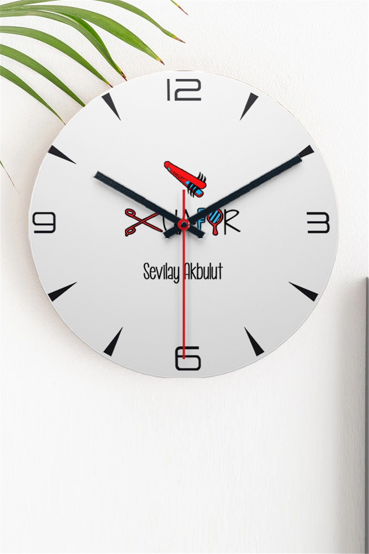 Bayan Kuaförü Ahşap Duvar Saati