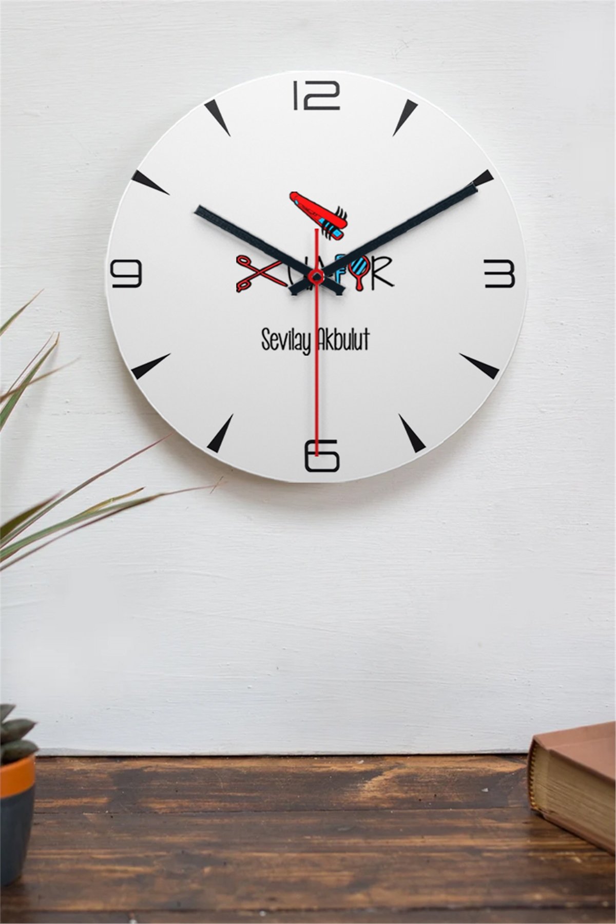 Bayan Kuaförü Ahşap Duvar Saati