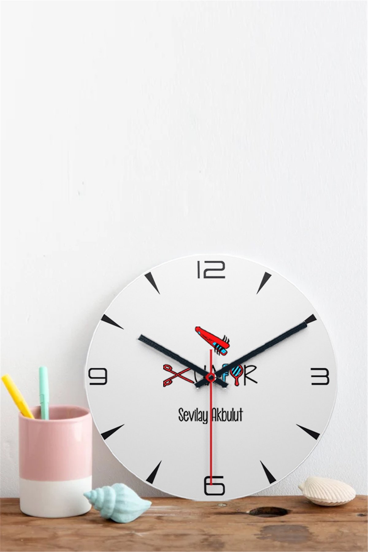 Bayan Kuaförü Ahşap Duvar Saati