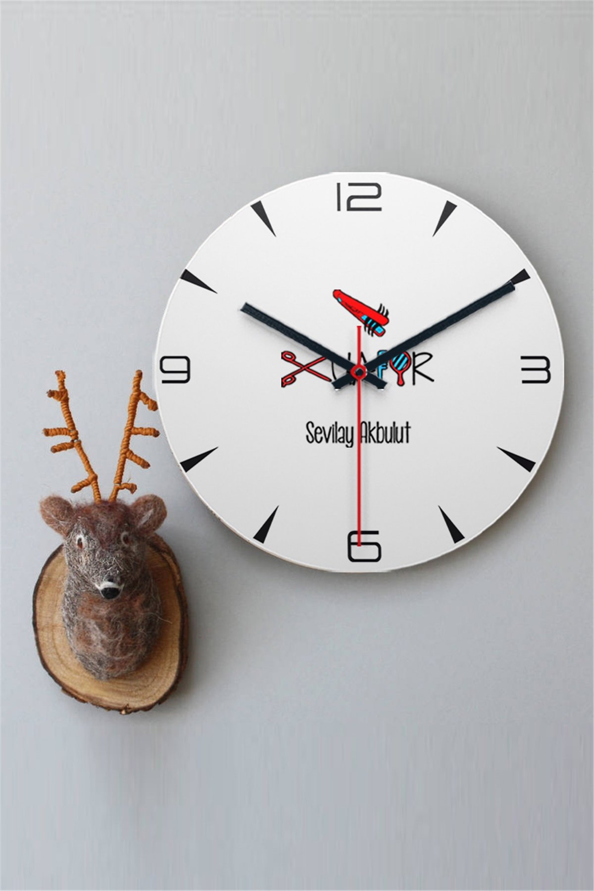 Bayan Kuaförü Ahşap Duvar Saati