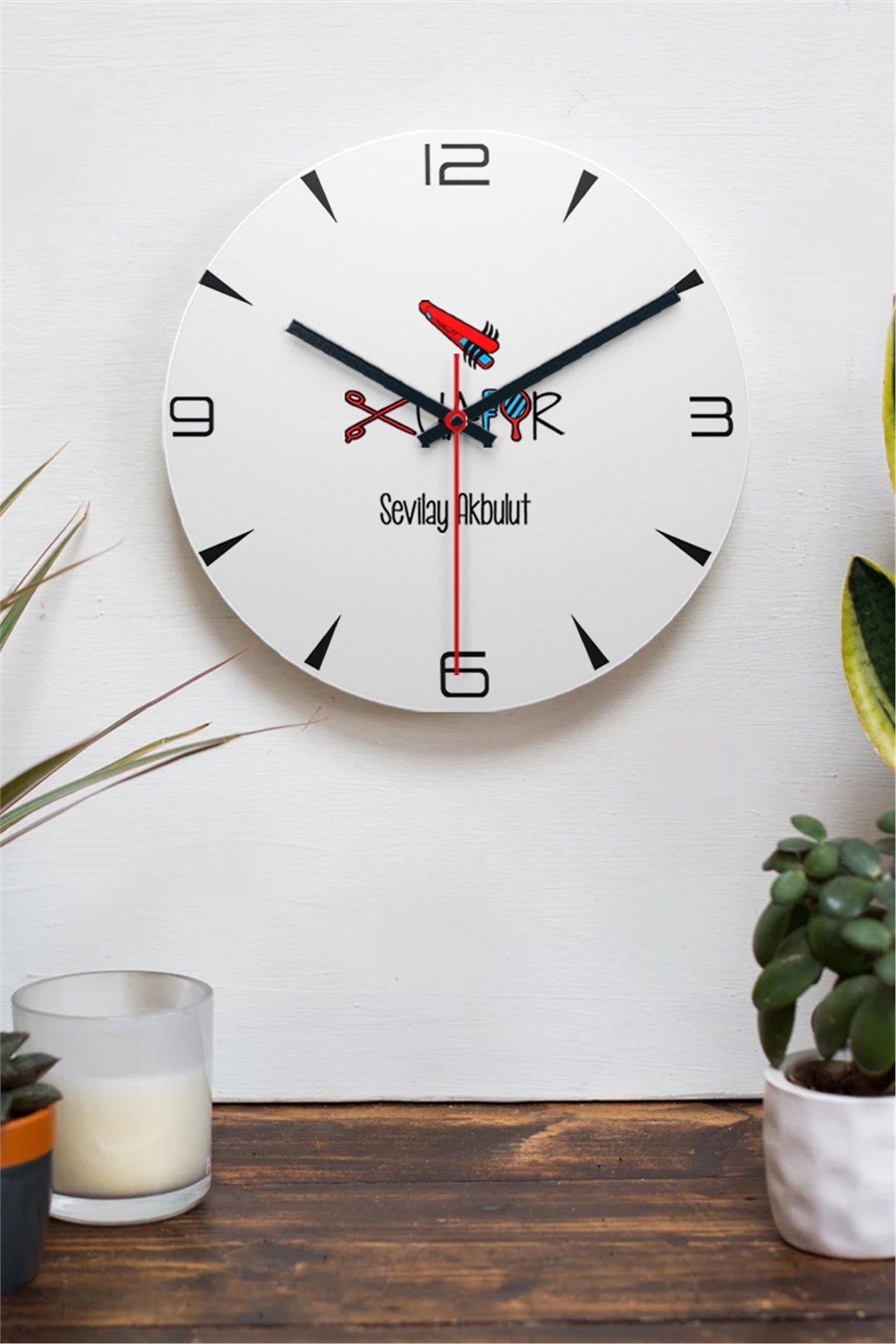Bayan Kuaförü Ahşap Duvar Saati