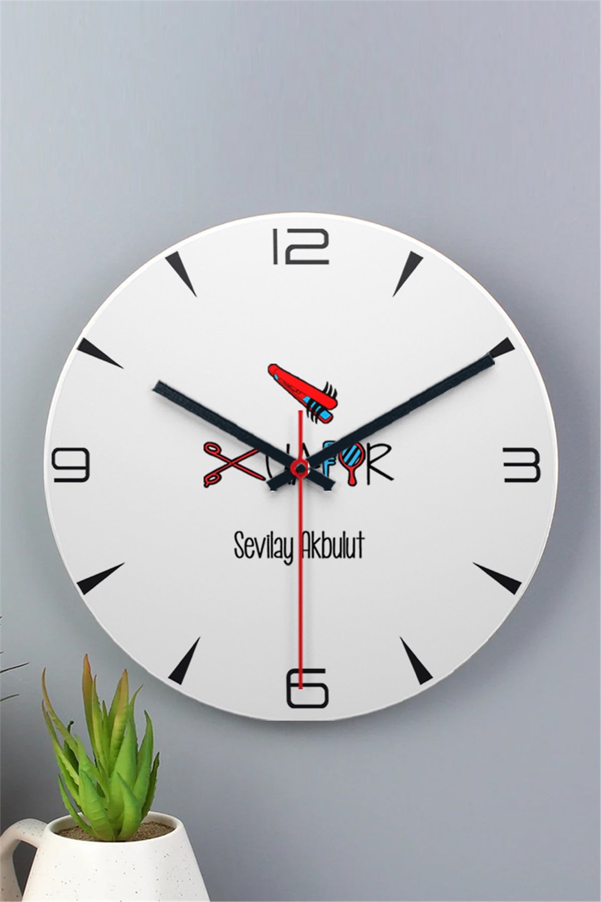 Bayan Kuaförü Ahşap Duvar Saati