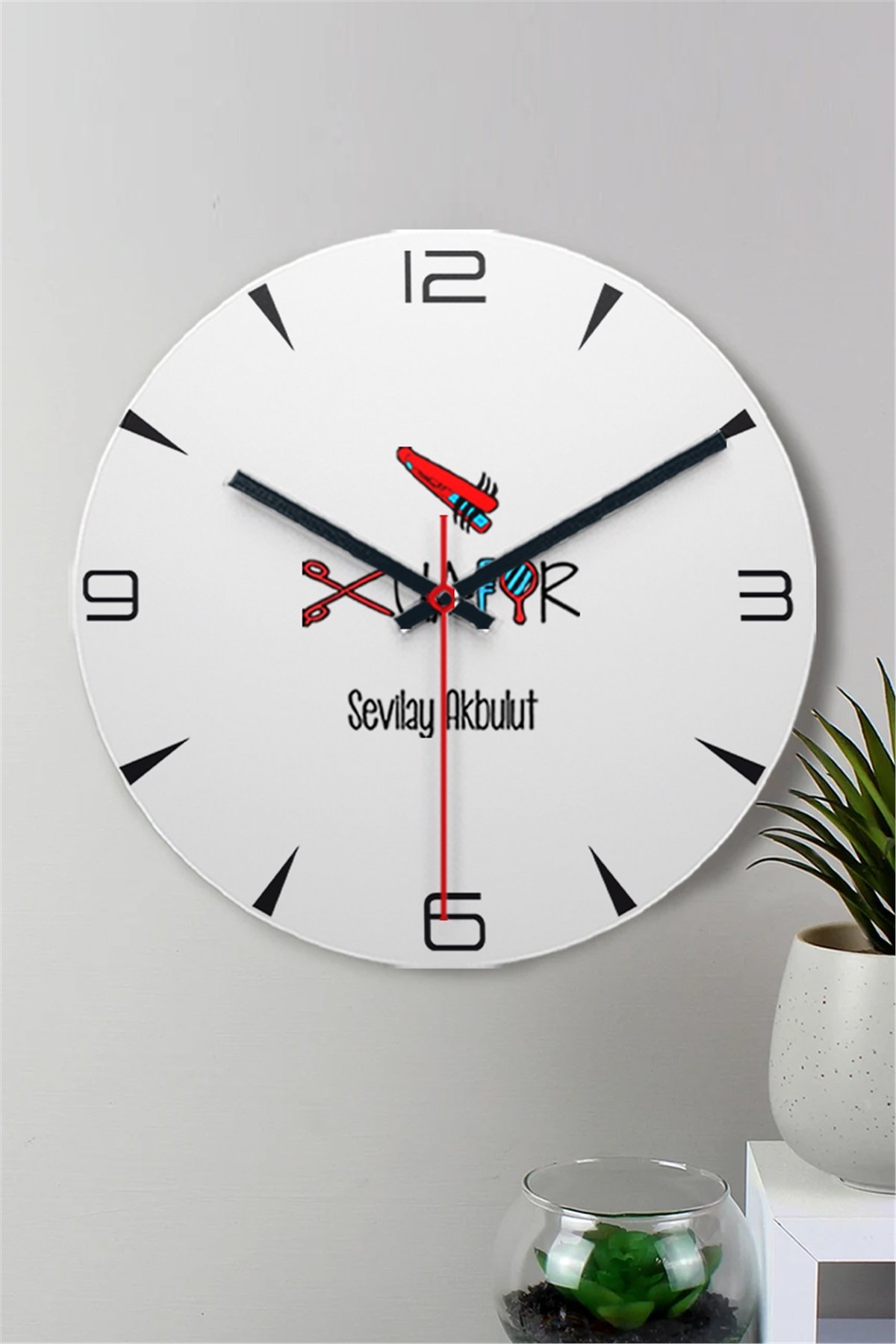 Bayan Kuaförü Ahşap Duvar Saati