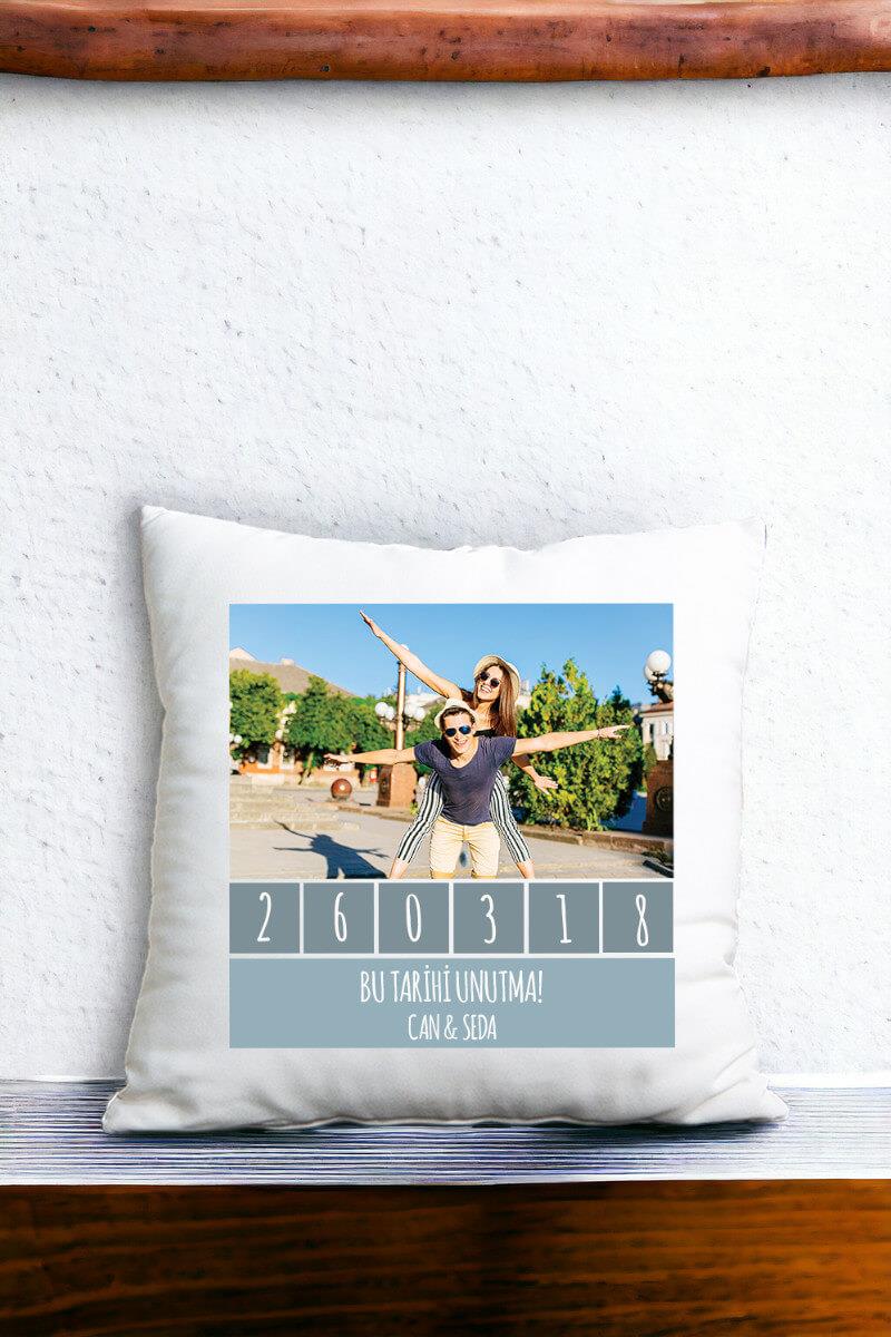 Bu Tarihi Unutma Fotoğraflı Saten Kare Yastık