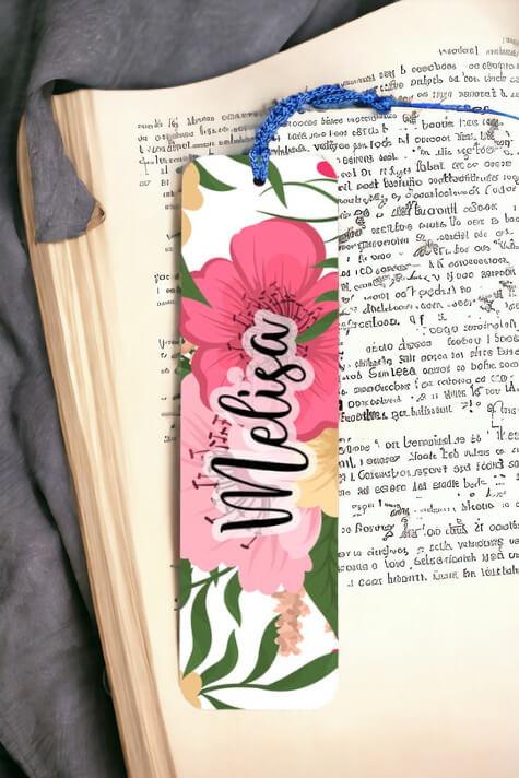 Çiçek Arka Planlı İsimli Metal Kitap Ayracı