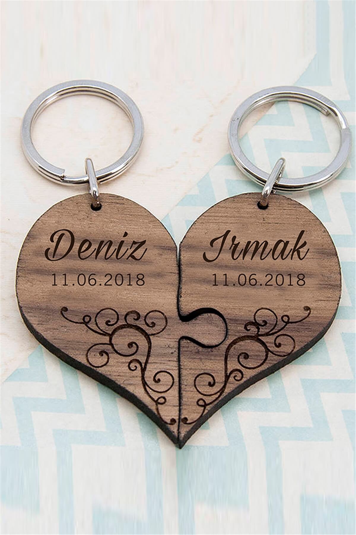 Sevgiliye Hediye Birbirini Tamamlayan Kalpler İkili Ahşap Anahtarlık