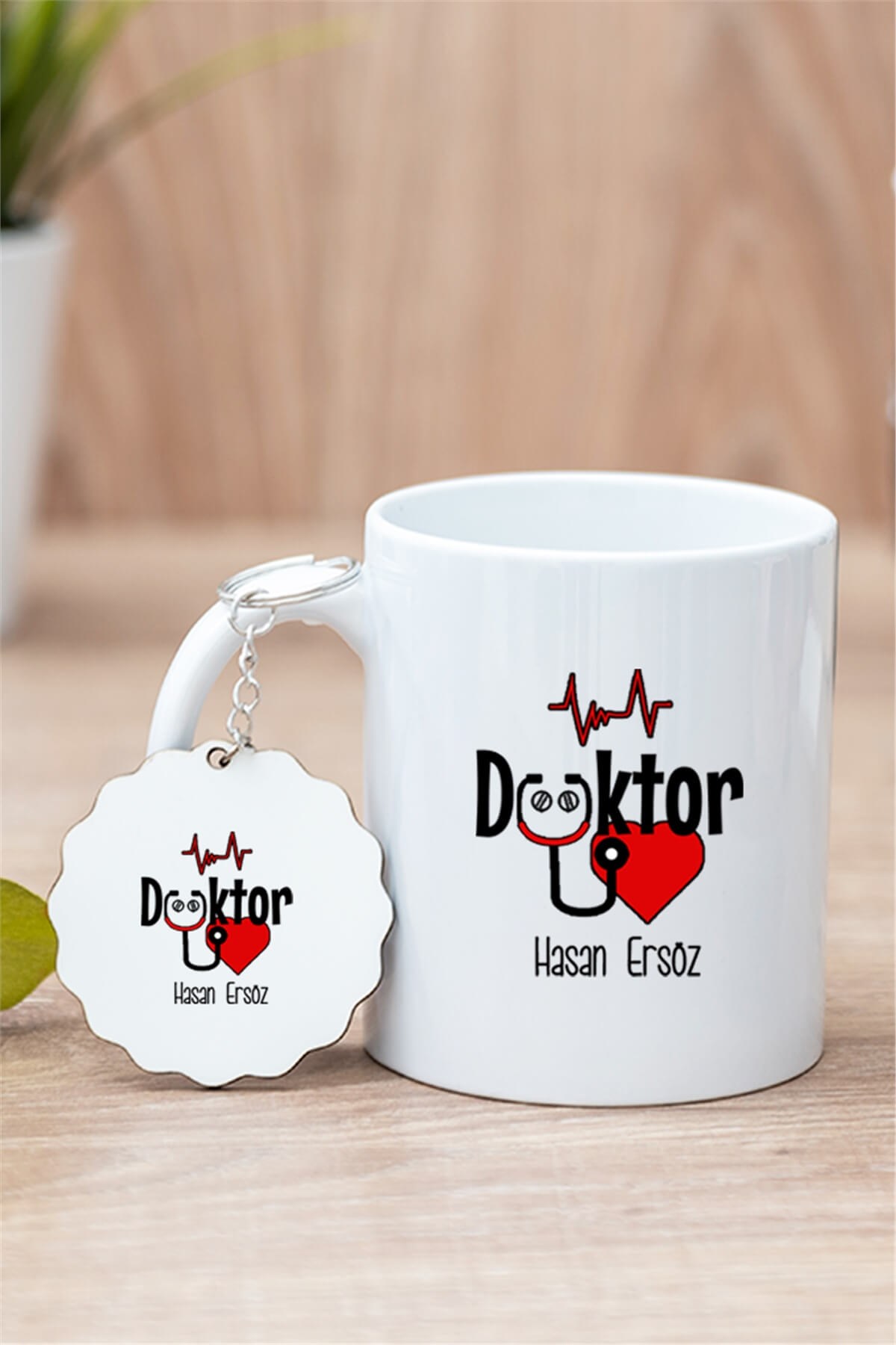 Doktor Beyaz Kupa Bardak ve Ahşap Anahtarlık