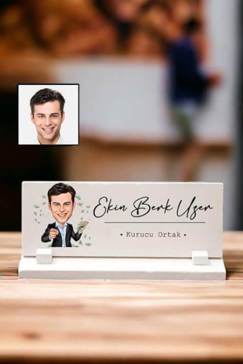 Erkeğe Terfi Hediyesi Karikatürlü Masa İsimliği