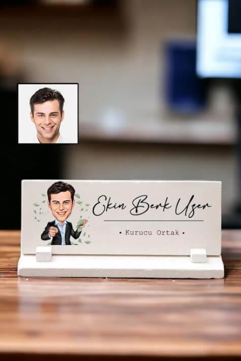 Erkeğe Terfi Hediyesi Karikatürlü Masa İsimliği