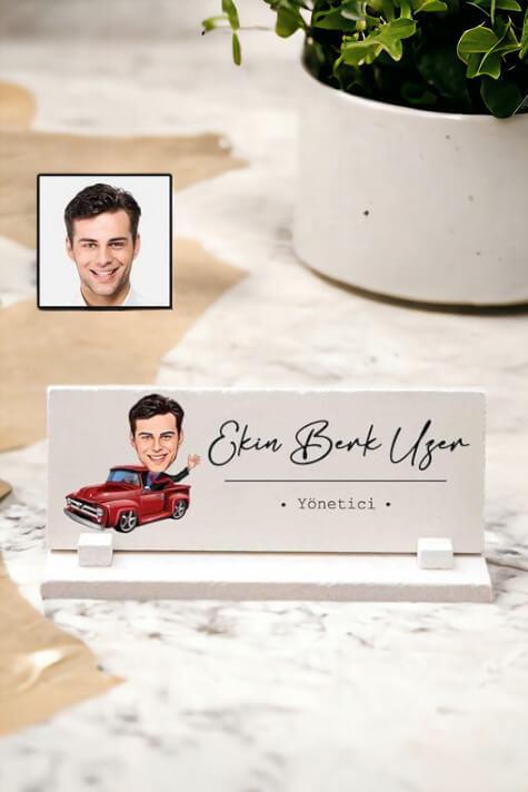 Erkeğe Yeni İş Hediyesi Karikatürlü Masa İsimliği