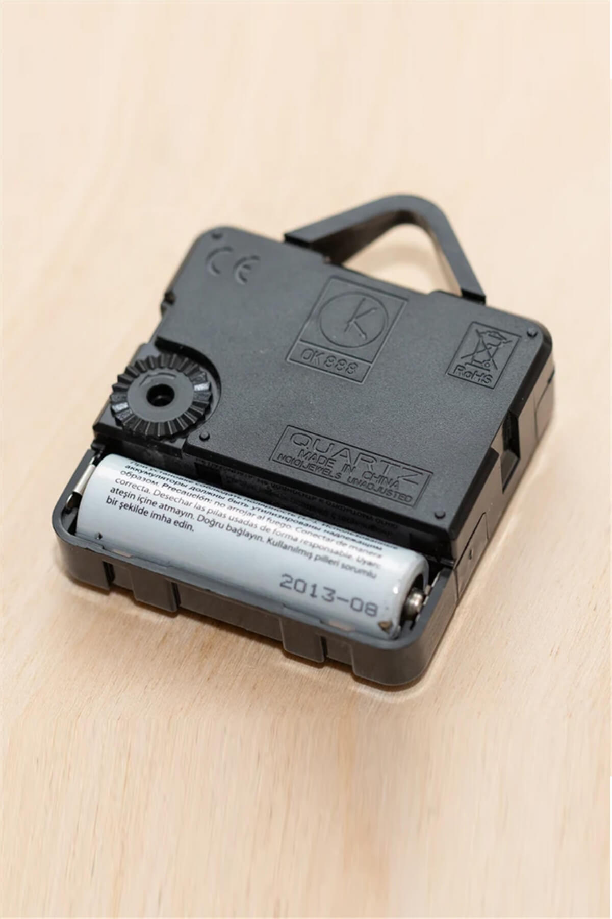 Erkek Arkadaşa Yılbaşı Hediyesi Karikatürlü Ahşap Duvar Saati