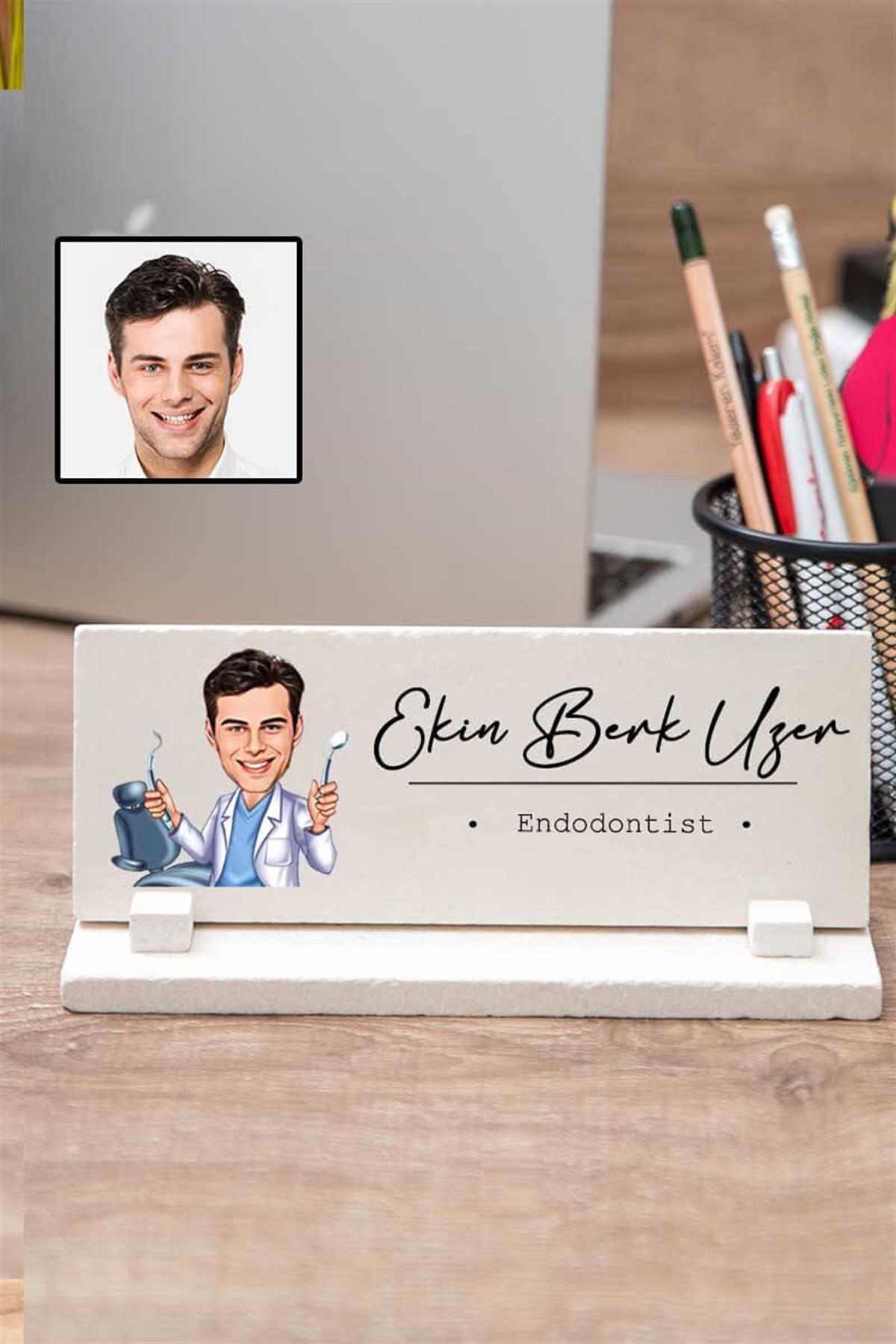 Erkek Diş Hekimine Muayenehane Hediyesi Karikatürlü Masaüstü İsimlik