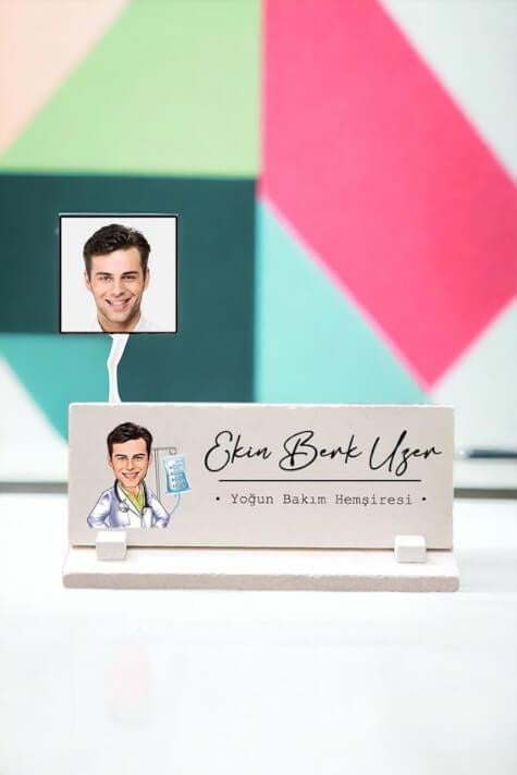 Erkek Hemşireye Yeni İş Hediyesi Karikatürlü Masaüstü İsimlik