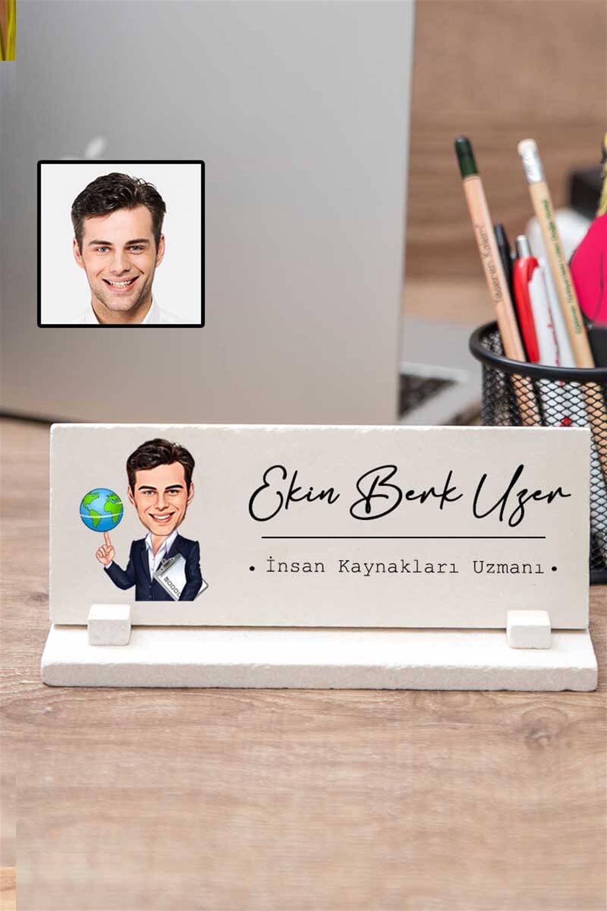 Erkek İnsan Kaynakları Uzmanına Yeni İş Hediyesi Masaüstü İsimlik