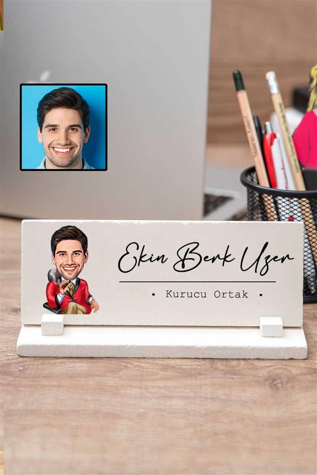 Erkek Patrona Ofis Hediyesi Karikatürlü Masa İsimliği