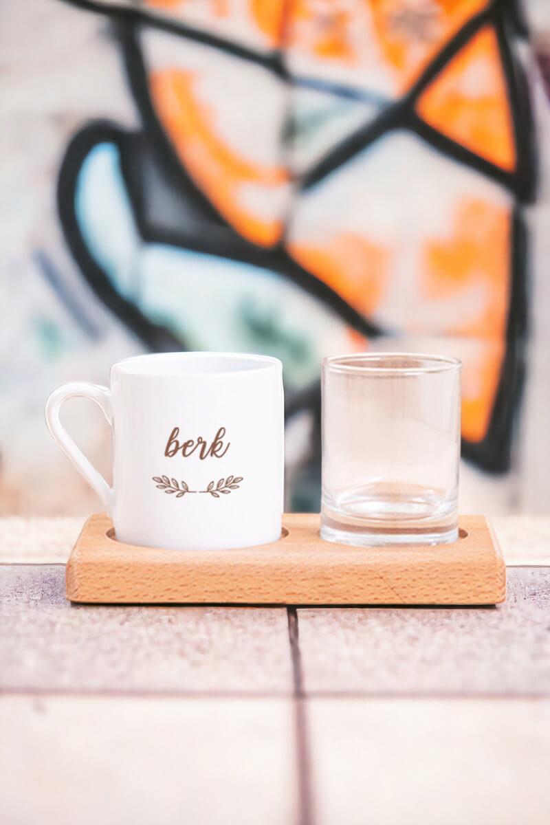 Erkeklere Özel İsim Yazılı Ahşap Sunumlu Türk Kahvesi Fincanı