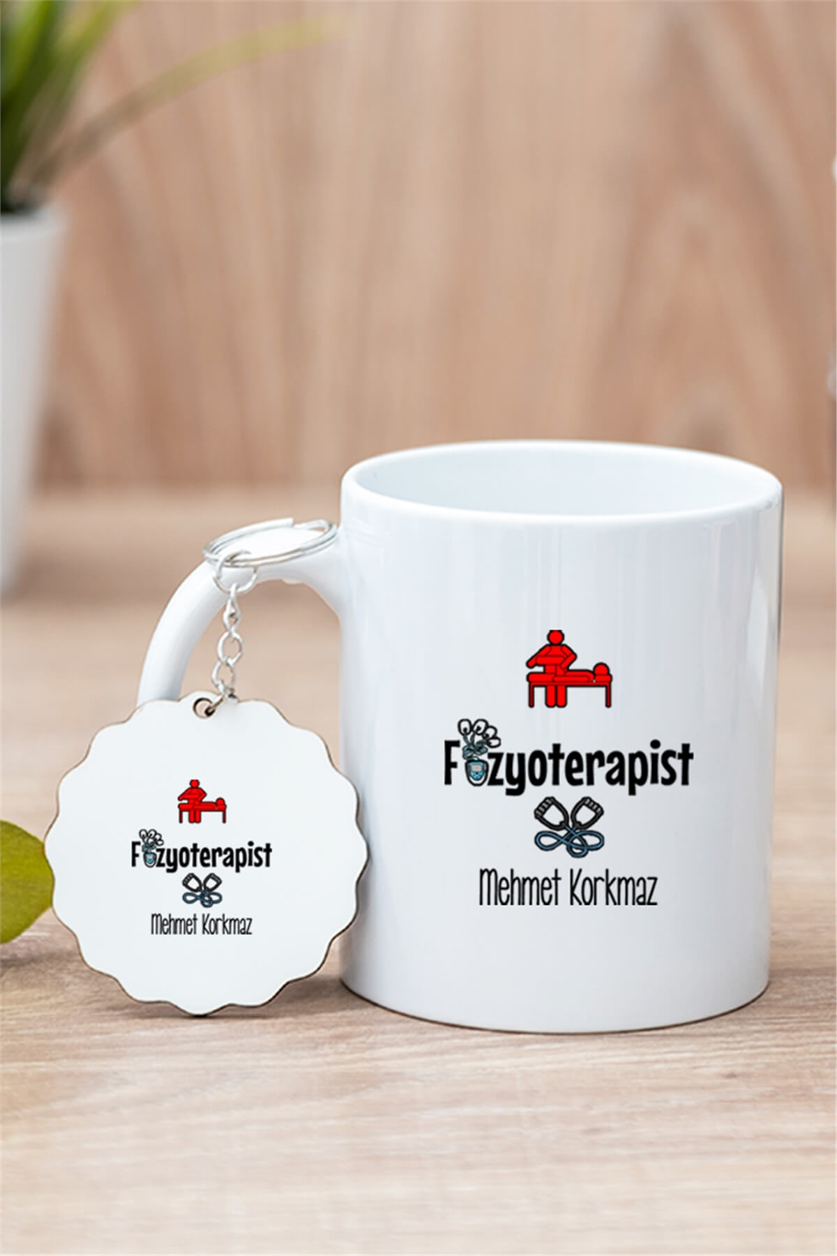 Fizyoterapist Beyaz Kupa Bardak ve Ahşap Anahtarlık