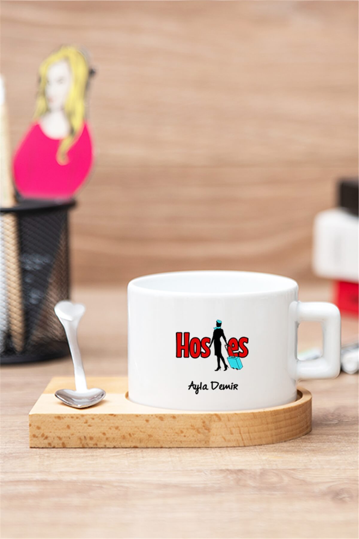 Hosteslere Hediye Kalp Kaşıklı Ahşap Altlıklı Fincan