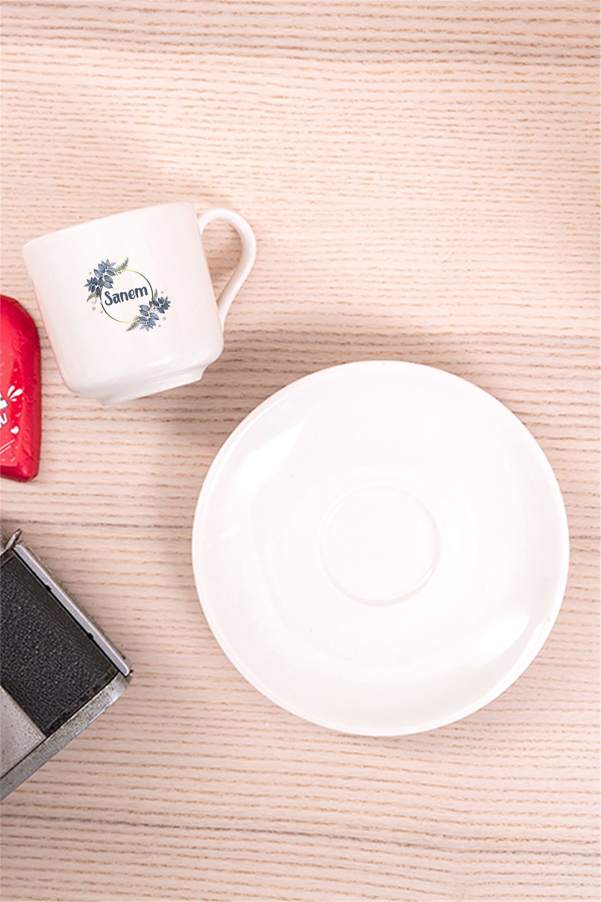 İsme Özel Çiçek Desenli Porselen Türk Kahvesi Fincanı