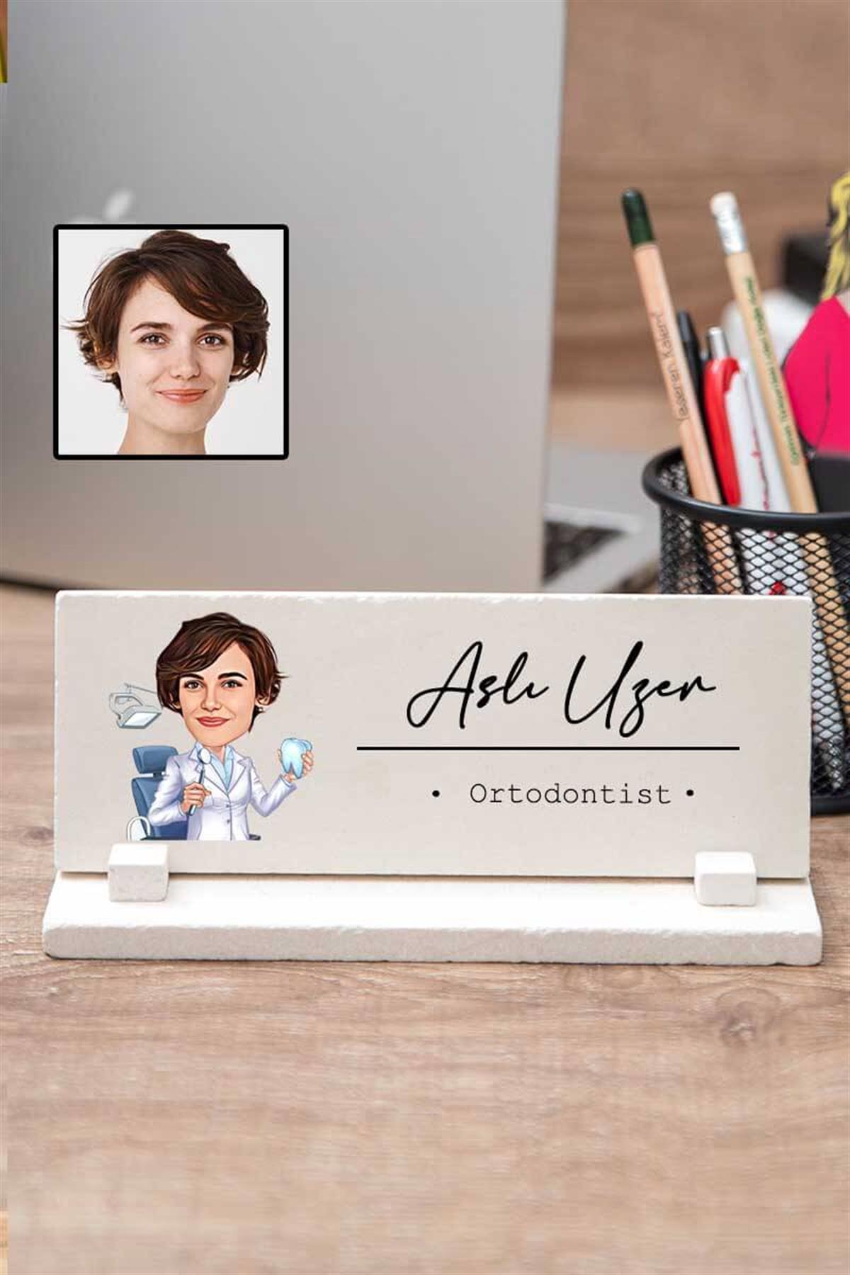 Kadın Diş Hekimine Muayenehane Hediyesi Karikatürlü Masaüstü İsimlik