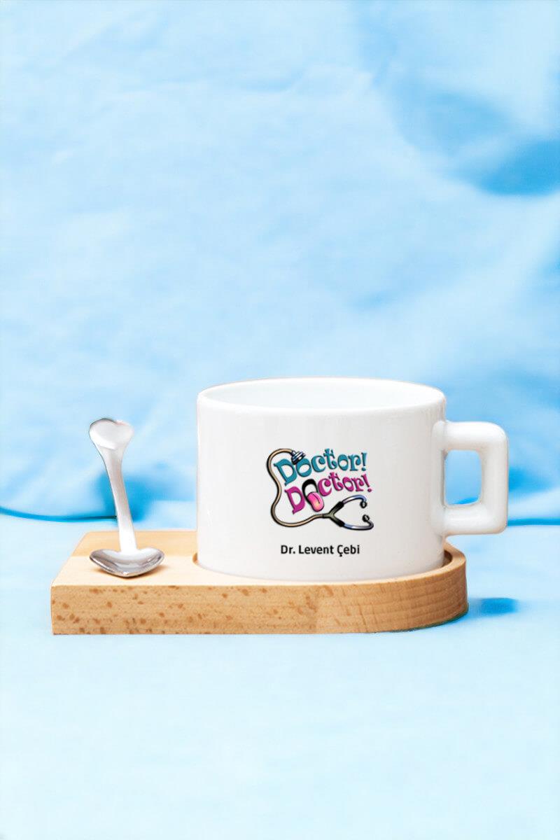 Kadın Doktora Hediye Steteskop Tasarım Kalp Kaşıklı Ahşap Altlıklı Fincan